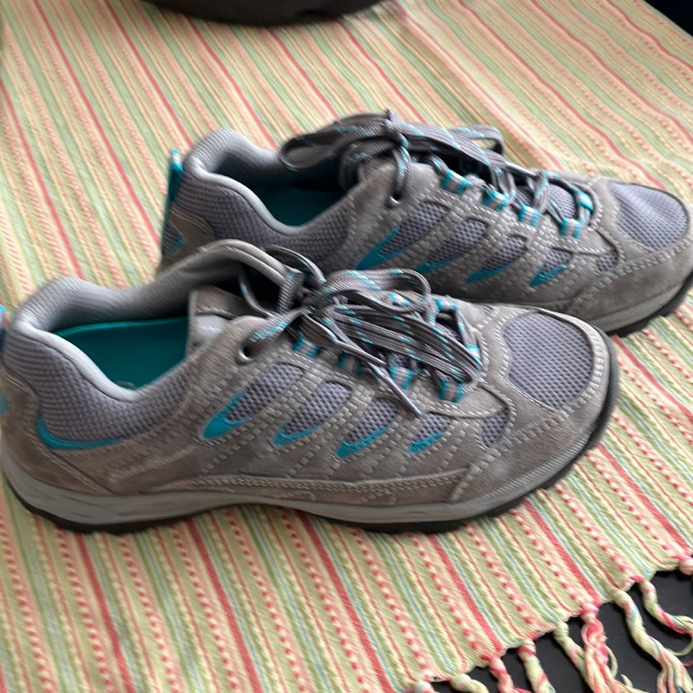 Eddie Bauer woman’s cinder shoe size 7